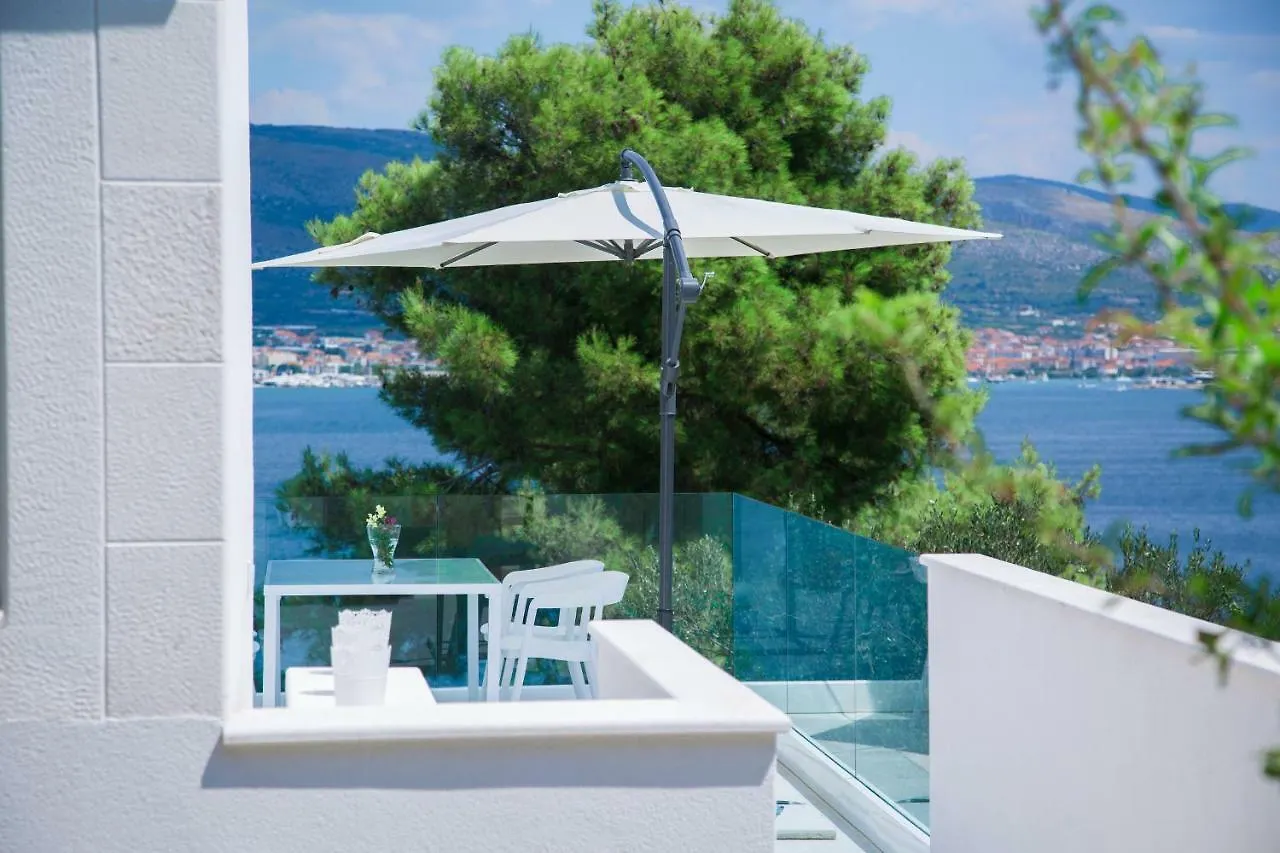 Casa Blanca White House Villa Donji Okrug  Holiday home Donji Okrug (Ciovo)