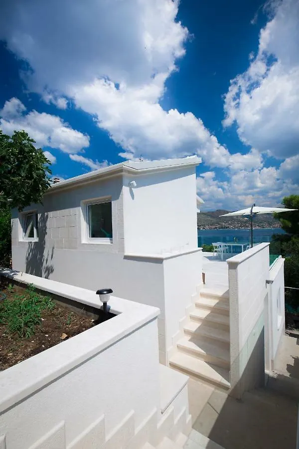 Casa Blanca White House Villa Donji Okrug  Holiday home Donji Okrug (Ciovo)