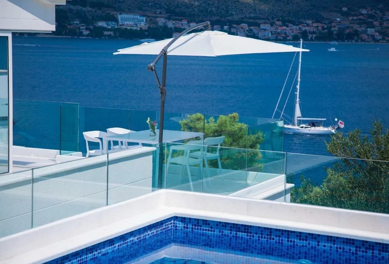 Casa Blanca White House Villa Donji Okrug  Holiday home Donji Okrug (Ciovo)