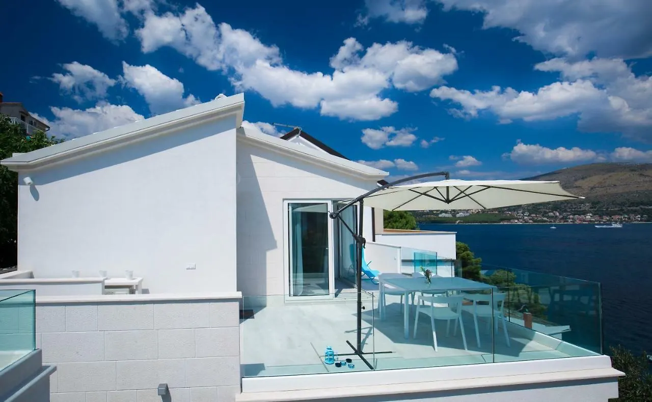 Casa Blanca White House Villa Donji Okrug  Holiday home Donji Okrug (Ciovo)