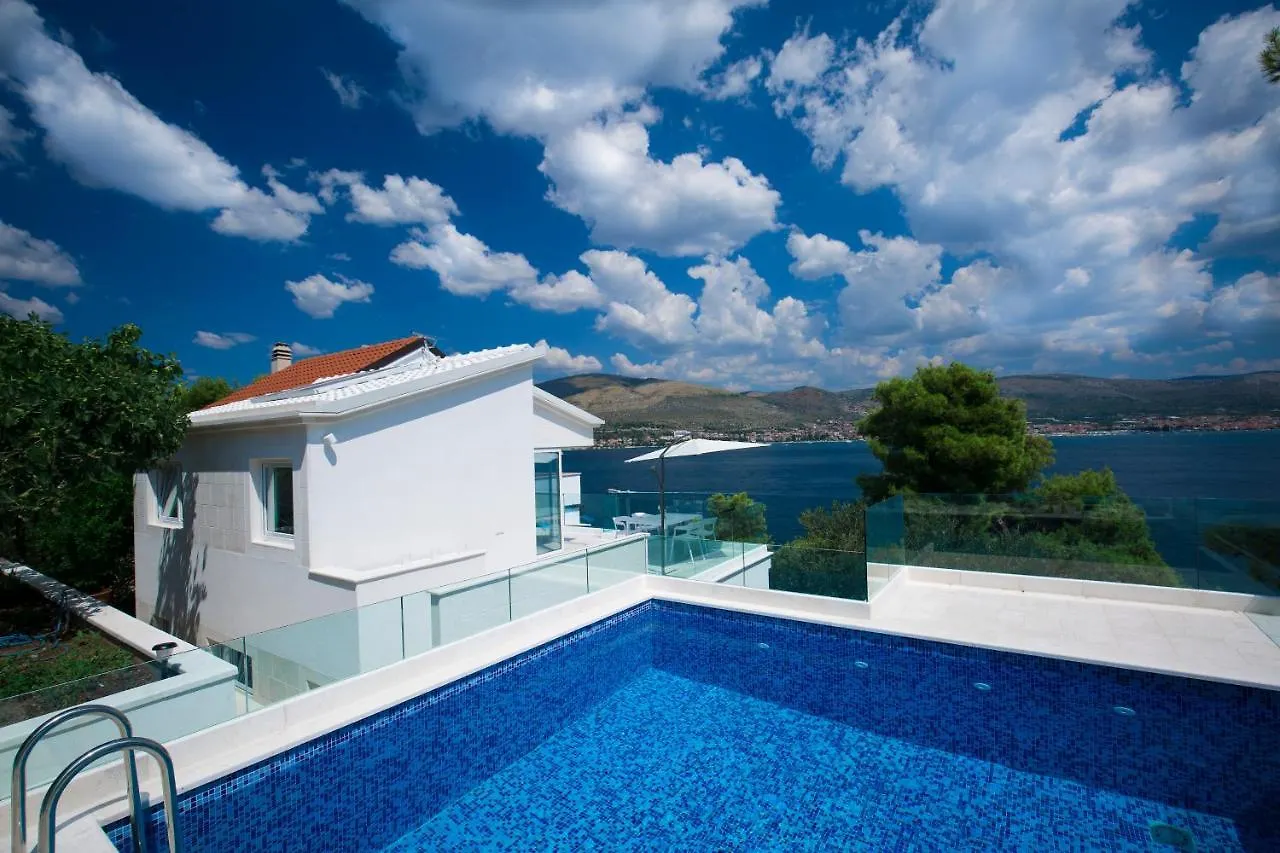 Holiday home Casa Blanca White House Villa Donji Okrug
